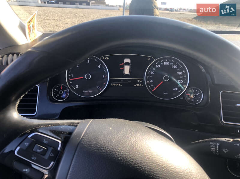 Позашляховик / Кросовер Volkswagen Touareg 2013 в Чернівцях