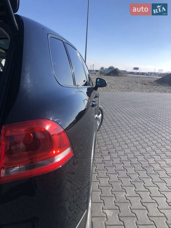 Позашляховик / Кросовер Volkswagen Touareg 2013 в Чернівцях