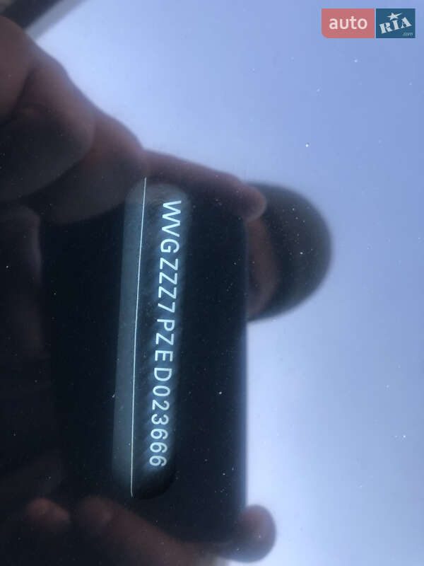 Позашляховик / Кросовер Volkswagen Touareg 2013 в Чернівцях