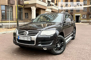 Внедорожник / Кроссовер Volkswagen Touareg 2010 в Киеве