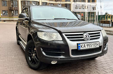 Внедорожник / Кроссовер Volkswagen Touareg 2010 в Киеве