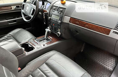 Внедорожник / Кроссовер Volkswagen Touareg 2010 в Киеве