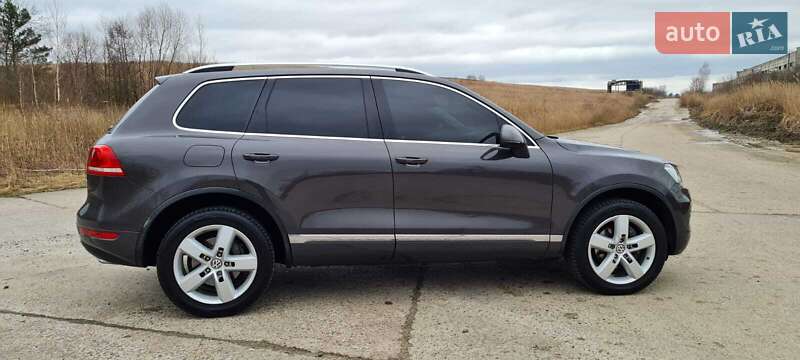 Внедорожник / Кроссовер Volkswagen Touareg 2012 в Львове