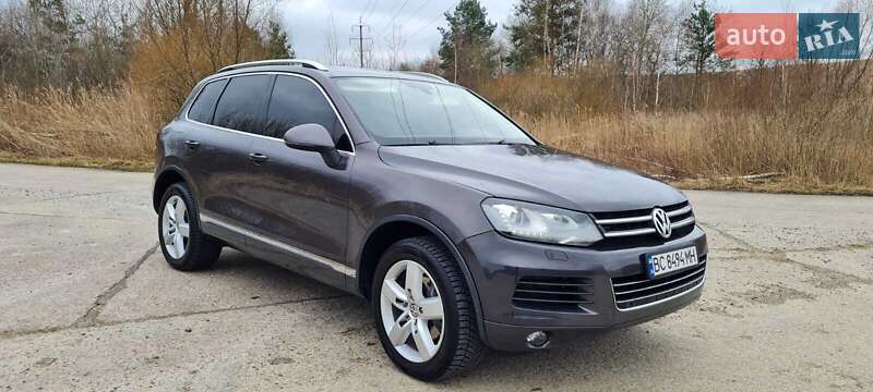 Внедорожник / Кроссовер Volkswagen Touareg 2012 в Львове