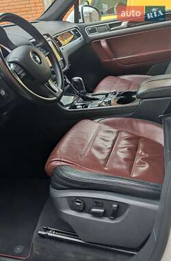 Внедорожник / Кроссовер Volkswagen Touareg 2012 в 