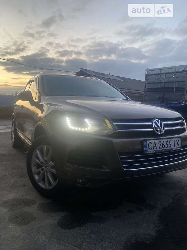 Внедорожник / Кроссовер Volkswagen Touareg 2012 в Новоархангельске