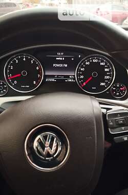 Внедорожник / Кроссовер Volkswagen Touareg 2011 в Киеве