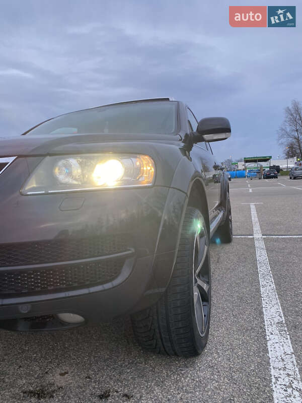 Внедорожник / Кроссовер Volkswagen Touareg 2005 в Самборе