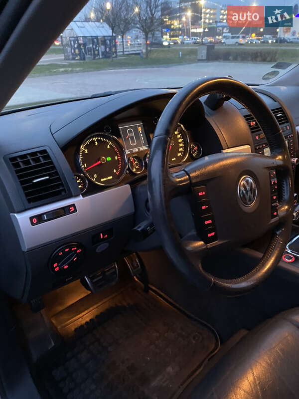 Внедорожник / Кроссовер Volkswagen Touareg 2005 в Самборе