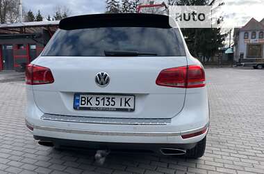 Внедорожник / Кроссовер Volkswagen Touareg 2015 в Радивилове