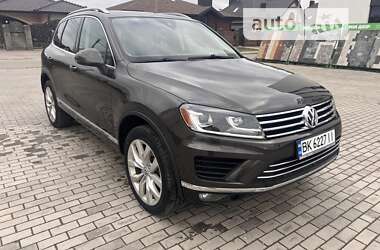 Позашляховик / Кросовер Volkswagen Touareg 2014 в Рівному