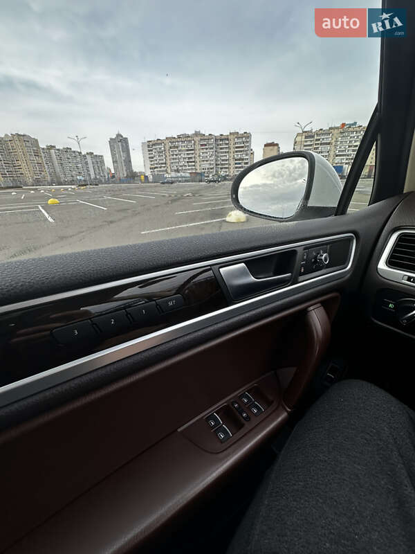 Внедорожник / Кроссовер Volkswagen Touareg 2012 в Киеве фото 11 Внедорожник / Кроссовер Volkswagen Touareg 2012 в Киеве