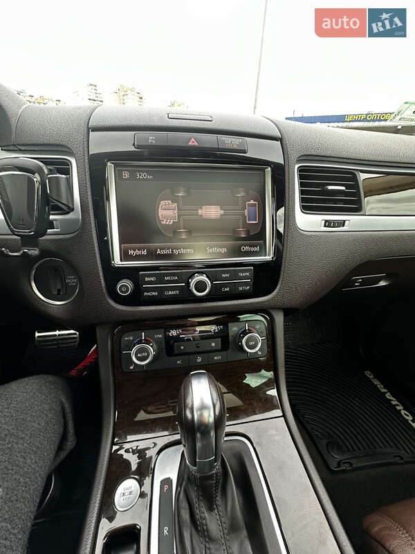 Внедорожник / Кроссовер Volkswagen Touareg 2012 в Киеве фото 9 Внедорожник / Кроссовер Volkswagen Touareg 2012 в Киеве