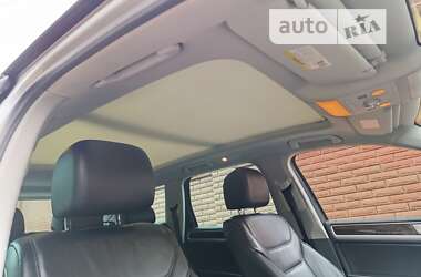 Внедорожник / Кроссовер Volkswagen Touareg 2013 в Львове