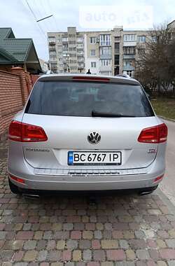 Внедорожник / Кроссовер Volkswagen Touareg 2013 в Львове