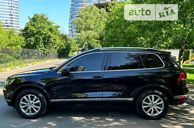 Внедорожник / Кроссовер Volkswagen Touareg 2014 в Львове