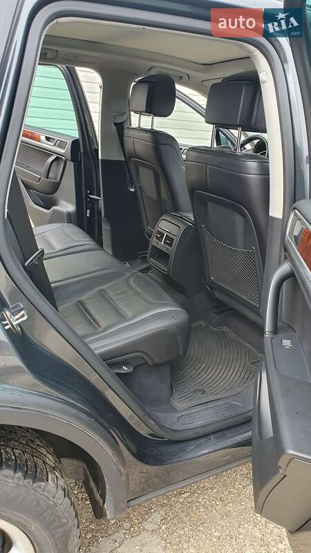 Внедорожник / Кроссовер Volkswagen Touareg 2013 в Черновцах