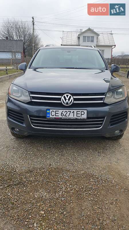 Внедорожник / Кроссовер Volkswagen Touareg 2013 в Черновцах