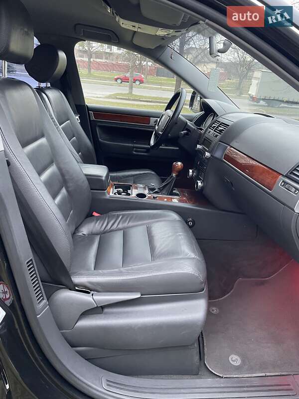 Внедорожник / Кроссовер Volkswagen Touareg 2004 в Луцке