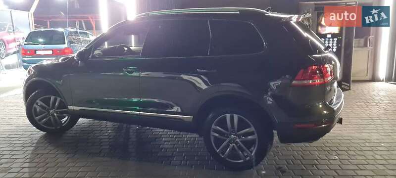 Внедорожник / Кроссовер Volkswagen Touareg 2012 в Львове