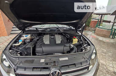 Внедорожник / Кроссовер Volkswagen Touareg 2012 в Хмельницком