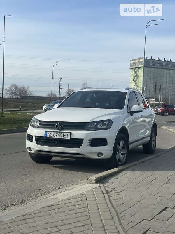 Внедорожник / Кроссовер Volkswagen Touareg 2012 в Нововолынске