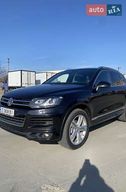 Позашляховик / Кросовер Volkswagen Touareg 2011 в Чернівцях