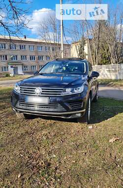 Внедорожник / Кроссовер Volkswagen Touareg 2015 в Кривом Роге