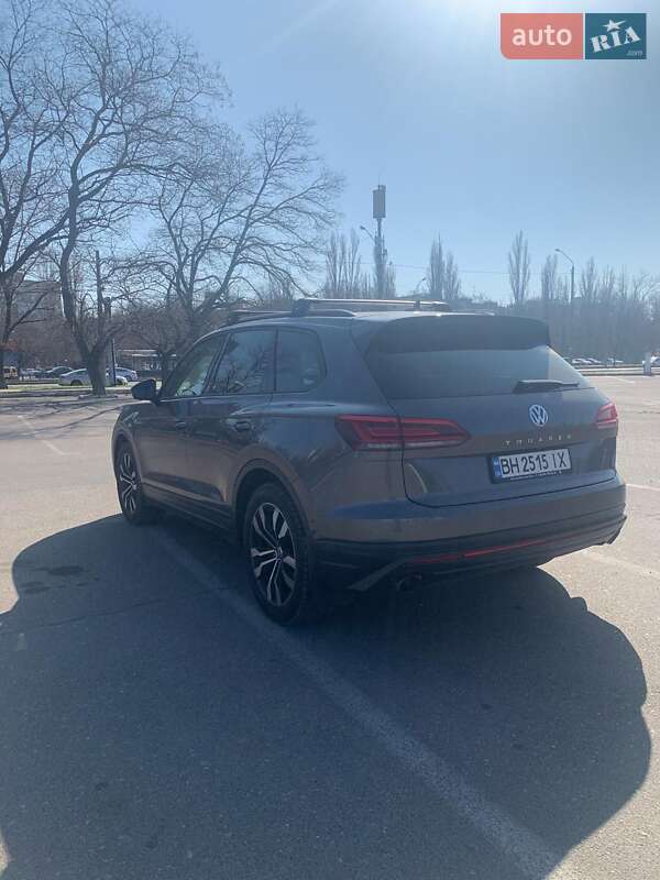 Позашляховик / Кросовер Volkswagen Touareg 2019 в Одесі