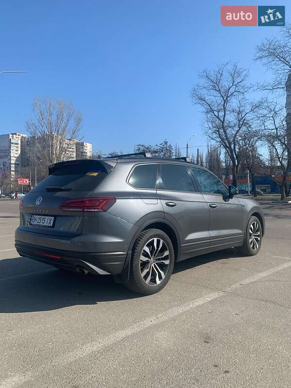 Позашляховик / Кросовер Volkswagen Touareg 2019 в Одесі