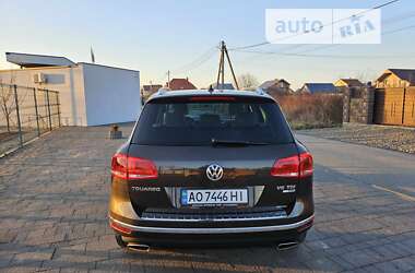 Внедорожник / Кроссовер Volkswagen Touareg 2015 в Ужгороде