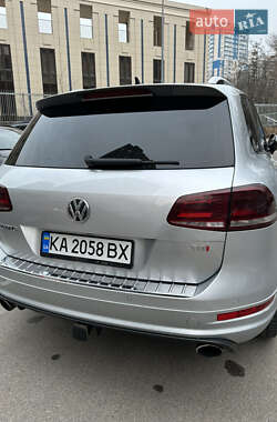 Внедорожник / Кроссовер Volkswagen Touareg 2014 в Киеве