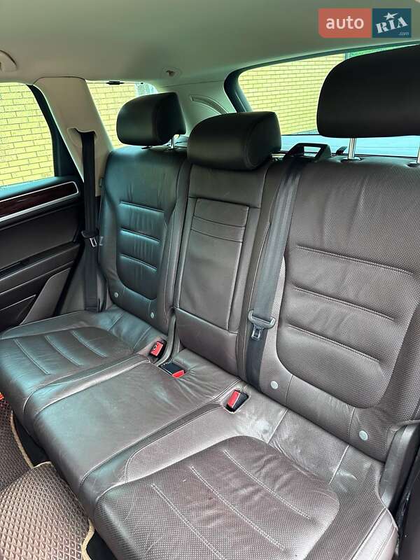 Позашляховик / Кросовер Volkswagen Touareg 2010 в Камені-Каширському