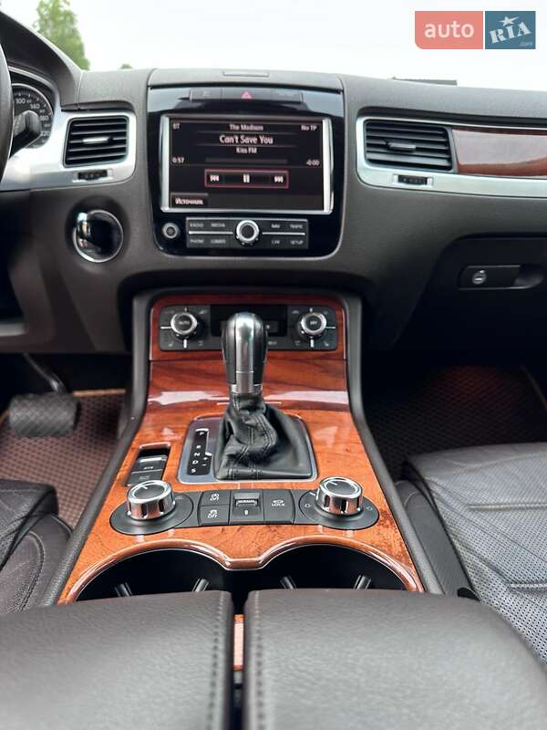 Позашляховик / Кросовер Volkswagen Touareg 2010 в Камені-Каширському