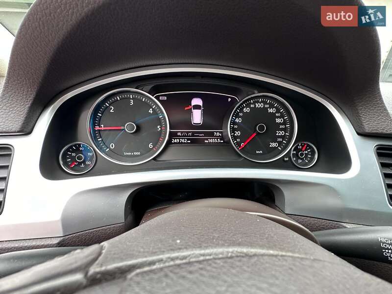 Позашляховик / Кросовер Volkswagen Touareg 2010 в Камені-Каширському