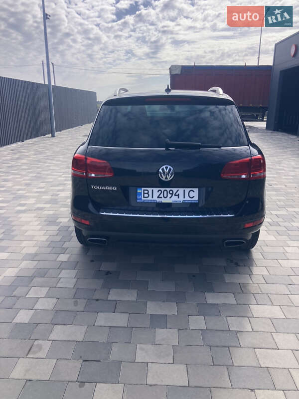 Внедорожник / Кроссовер Volkswagen Touareg 2010 в Полтаве
