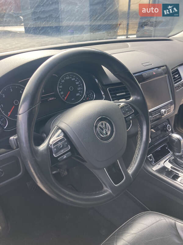 Внедорожник / Кроссовер Volkswagen Touareg 2010 в Полтаве
