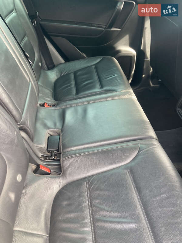 Внедорожник / Кроссовер Volkswagen Touareg 2010 в Полтаве