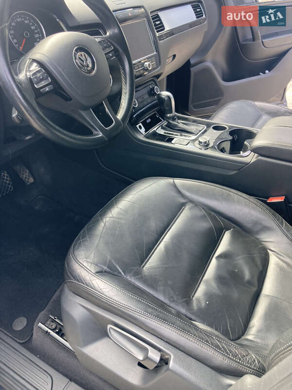 Внедорожник / Кроссовер Volkswagen Touareg 2010 в Полтаве