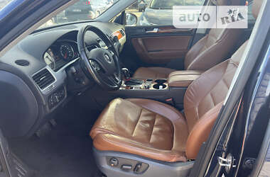 Внедорожник / Кроссовер Volkswagen Touareg 2012 в Городке