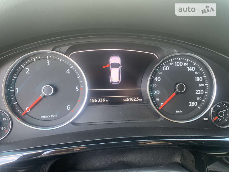 Внедорожник / Кроссовер Volkswagen Touareg 2010 в Киеве