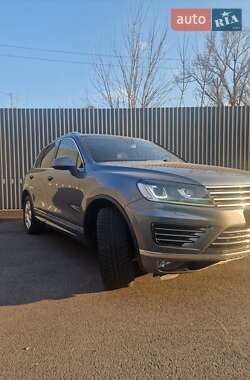 Внедорожник / Кроссовер Volkswagen Touareg 2015 в Черкассах