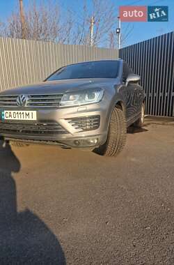 Внедорожник / Кроссовер Volkswagen Touareg 2015 в Черкассах