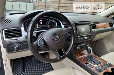 Внедорожник / Кроссовер Volkswagen Touareg 2010 в Черновцах