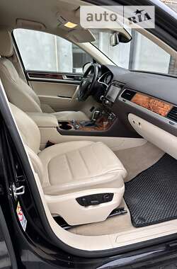 Внедорожник / Кроссовер Volkswagen Touareg 2010 в Черновцах