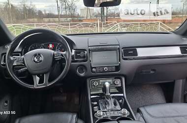Позашляховик / Кросовер Volkswagen Touareg 2016 в Коростені