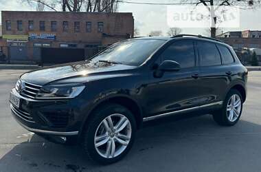 Внедорожник / Кроссовер Volkswagen Touareg 2014 в Полтаве