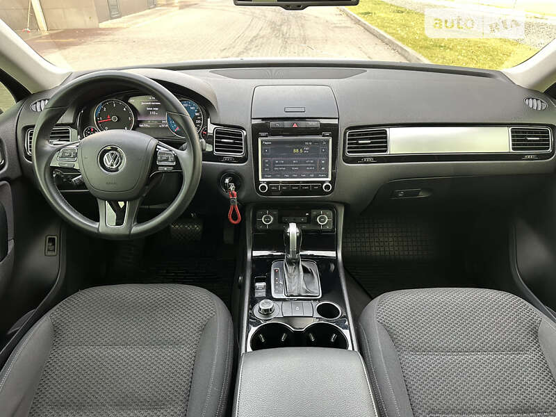 Внедорожник / Кроссовер Volkswagen Touareg 2011 в Днепре