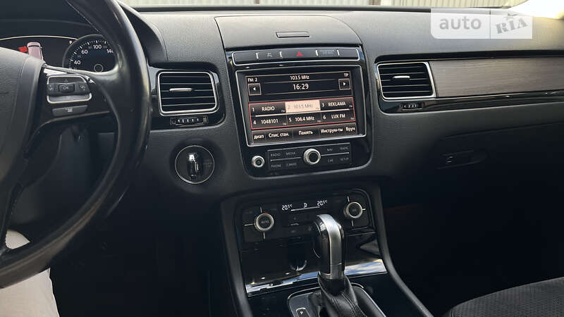 Внедорожник / Кроссовер Volkswagen Touareg 2016 в Стрые