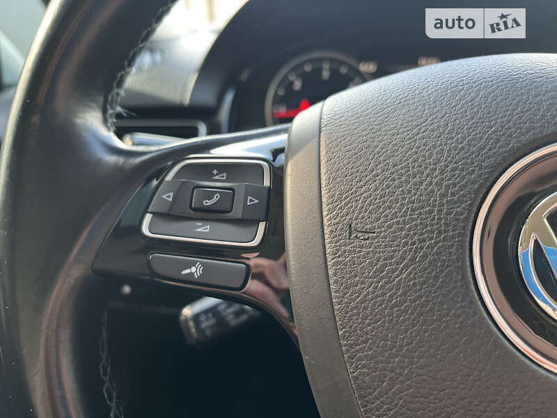 Внедорожник / Кроссовер Volkswagen Touareg 2016 в Стрые